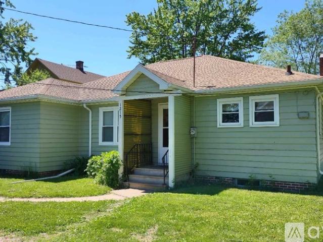 3 BR, 1 BA Apartment 1215 Grand Avenue, Wausau, WI 54403