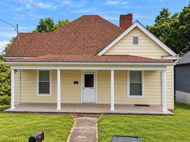 3 BR, 1 BA Apartment 1215 Massachusetts Ave, Bristol, VA 24201