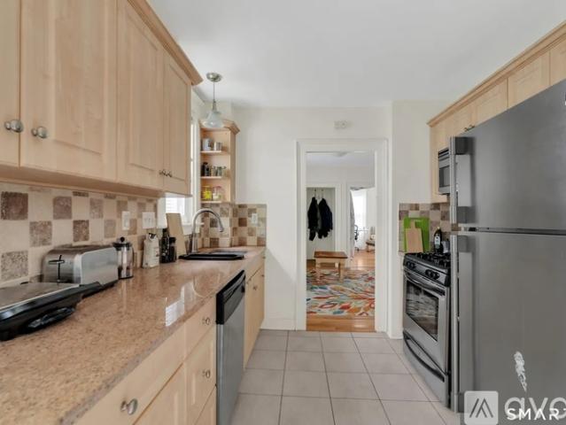 3 BR, 1 BA Apartment 125 Nicoll Street, Unit 1, New Haven, CT 06511