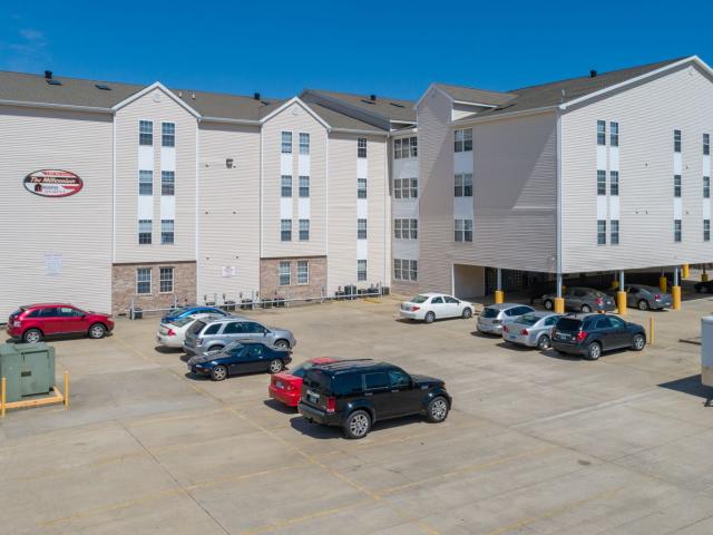 3 BR, 1 BA Apartment 1305 4th Street, Charleston, IL 61920