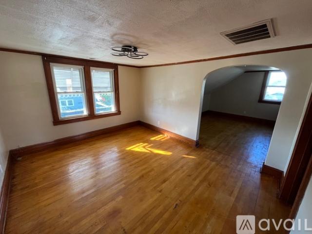 3 BR, 1 BA Apartment 1313 Marquette Ave, Unit 2 Upper, South Milwaukee, WI 53172