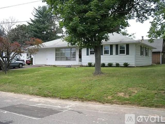 3 BR, 1 BA Apartment 131 Maple Street, Danville, PA 17821