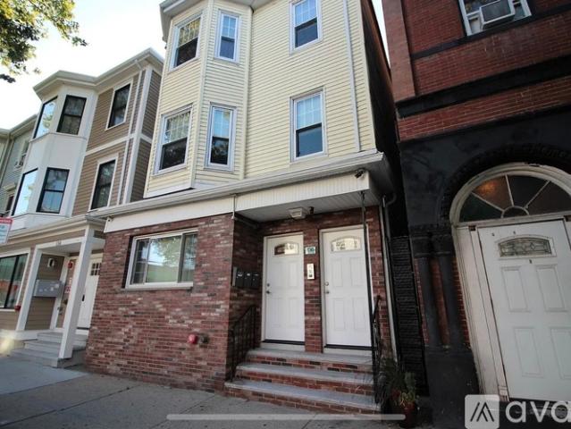 3 BR, 1 BA Apartment 136 Chelsea St, Unit 3, Boston, MA 02128