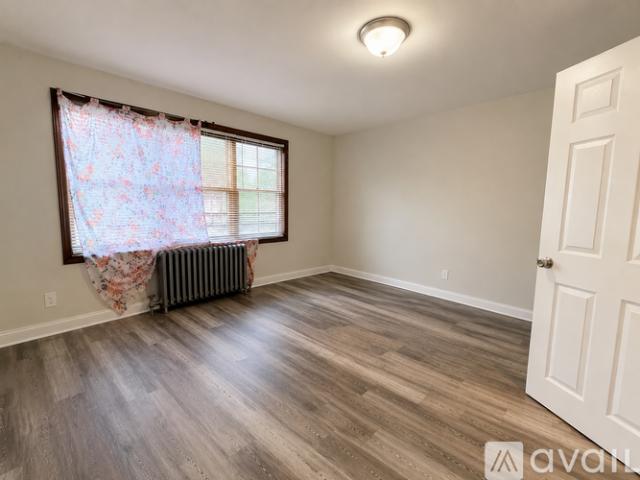 3 BR, 1 BA Apartment 138 140 E Jersey St, Unit 1, Elizabeth, NJ 07206