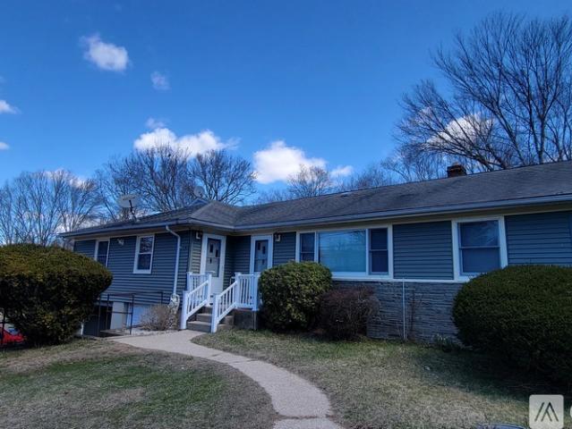 3 BR, 1 BA Apartment 1 Islanda Ct, East Lyme, CT 06333