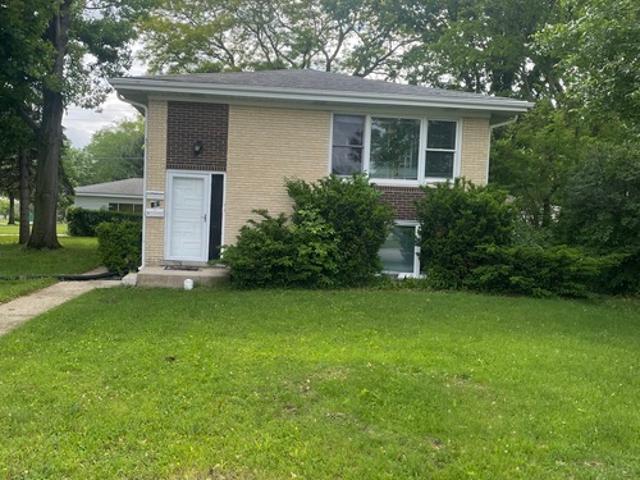 3 BR, 1 BA Apartment 250 Wayne Ct, Unit 2, Bartlett, IL 60103
