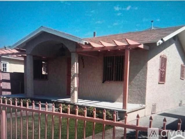 3 BR, 1 BA Apartment 2711 Ohio Avenue, South Gate, CA 90280