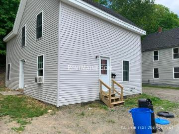 3 BR, 1 BA Apartment 27 Margin St. Apt Orono, ME 04473