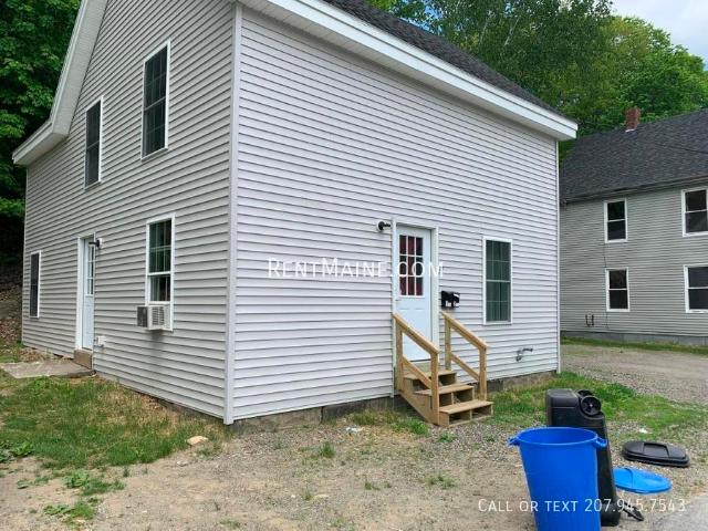 3 BR, 1 BA Apartment 27 Margin St. Apt Orono, ME 04473