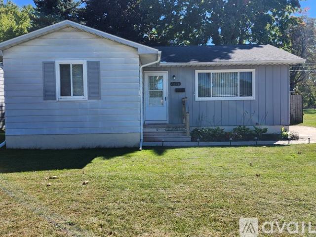 3 BR, 1 BA Apartment 2820 Little St, Port Huron, MI 48060