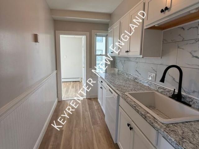 3 BR, 1 BA Apartment 293 Hayward Street, Manchester, NH 03103