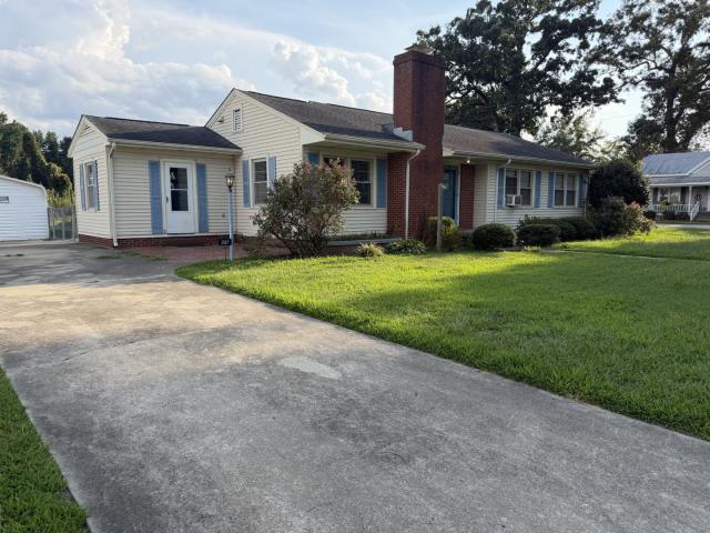 3 BR, 1 BA Apartment 207 W Church St, Walstonburg, NC 27888