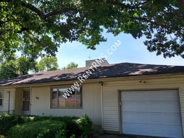 3 BR, 1 BA Apartment 207 Chestnut St, Silver Lake, KS 66539
