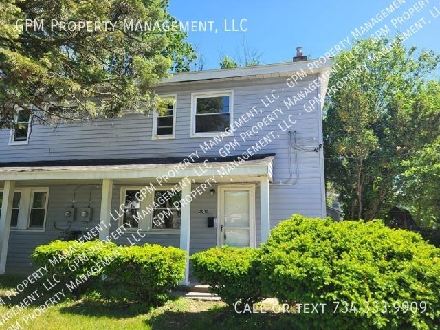 3 BR, 1 BA Apartment 2040 Dryden St, Westland, MI 48186