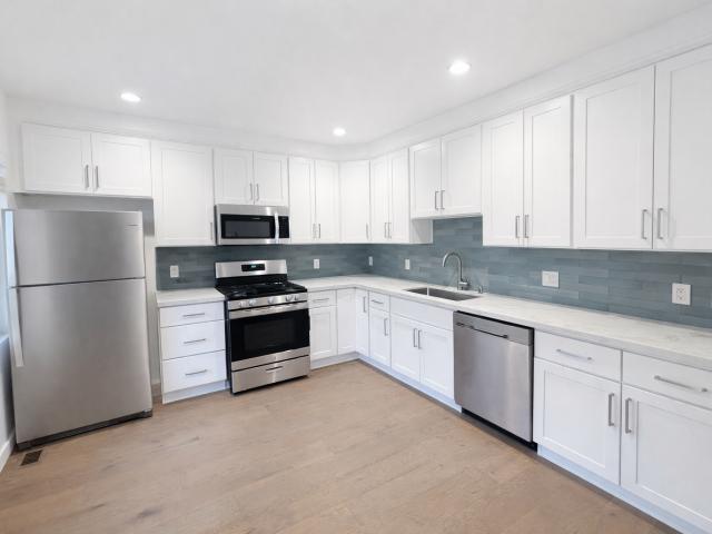 3 BR, 1 BA Apartment 2045 Emerson Street, Berkeley, CA 94703