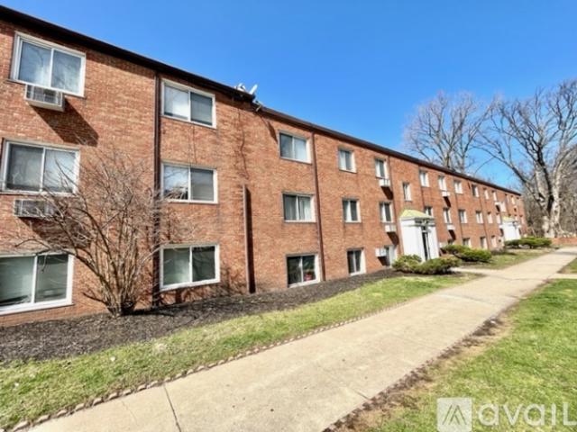 3 BR, 1 BA Apartment 20586 Lorain Rd, Unit 11, Fairview Park, OH 44126