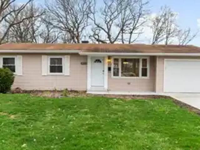 3 BR, 1 BA Apartment 206 Timber Trl, Streamwood, IL 60107