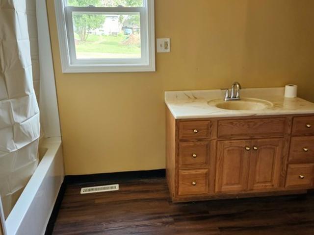 3 BR, 1 BA Apartment 206 Mc Martin St, Beaman, IA 50609