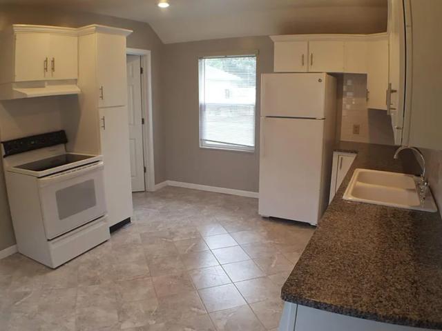 3 BR, 1 BA Apartment 2092 Garfield Avenue, Dubuque, IA 52001