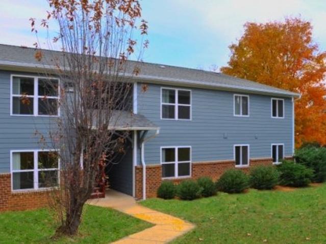 3 BR, 1 BA Apartment 213 Laurel Woods, Pulaski, VA 24301