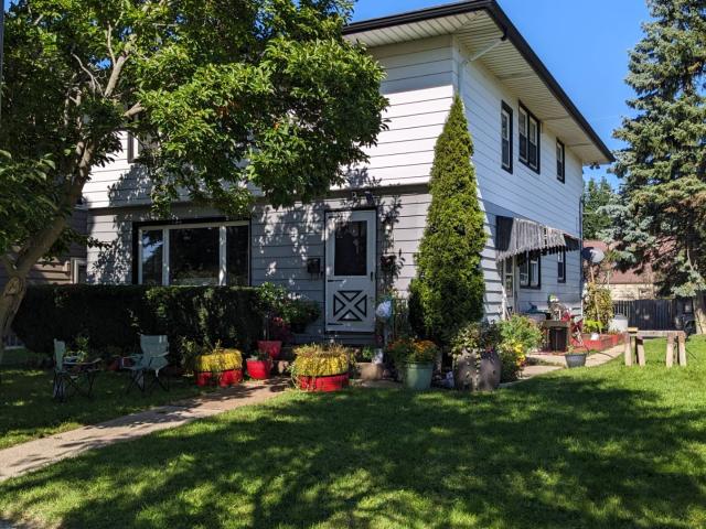 3 BR, 1 BA Apartment 2122 w van beck ave, Milwaukee, WI 53221