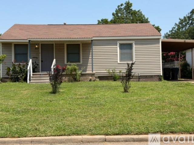 3 BR, 1 BA Apartment 217 W Marshall Dr, Midwest City, OK 73110