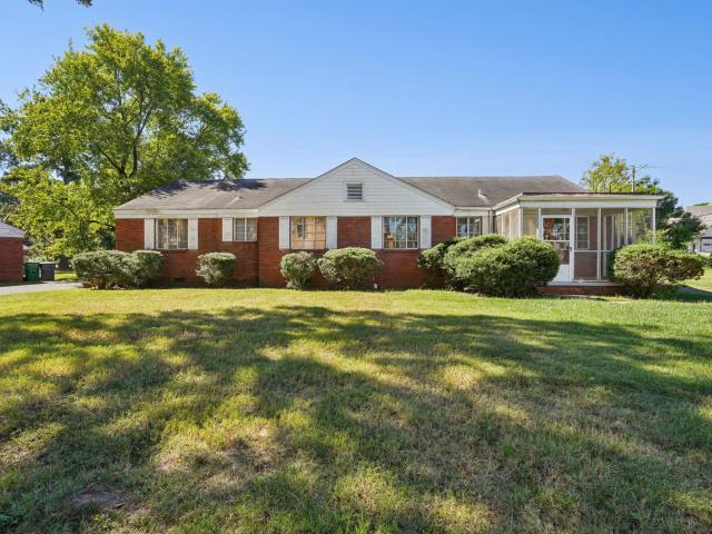 3 BR, 1 BA Apartment 215 Poindexter Drive Unit 400 ELM, Charlotte, NC 28209