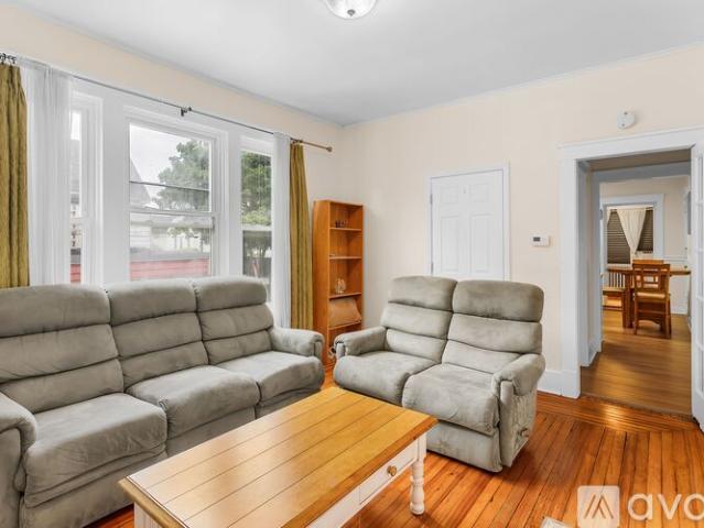 3 BR, 1 BA Apartment 2209 15th Street, Unit 5, Troy, NY 12180