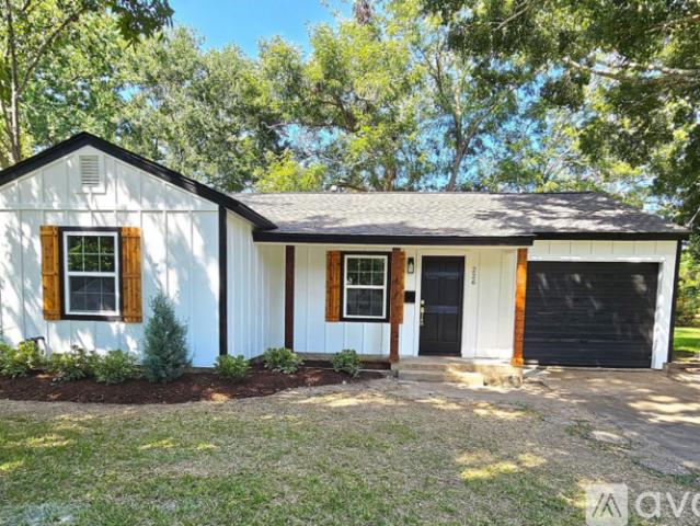 3 BR, 1 BA Apartment 226 Laurel St, Lake Jackson, TX 77566