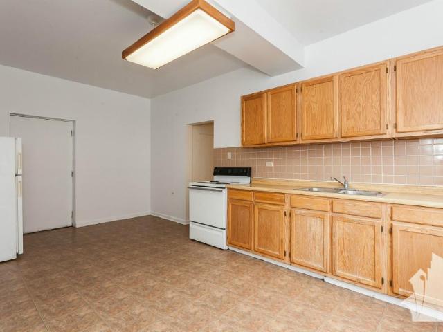3 BR, 1 BA Apartment 2319 North Kedzie Avenue, Chicago, IL 60647