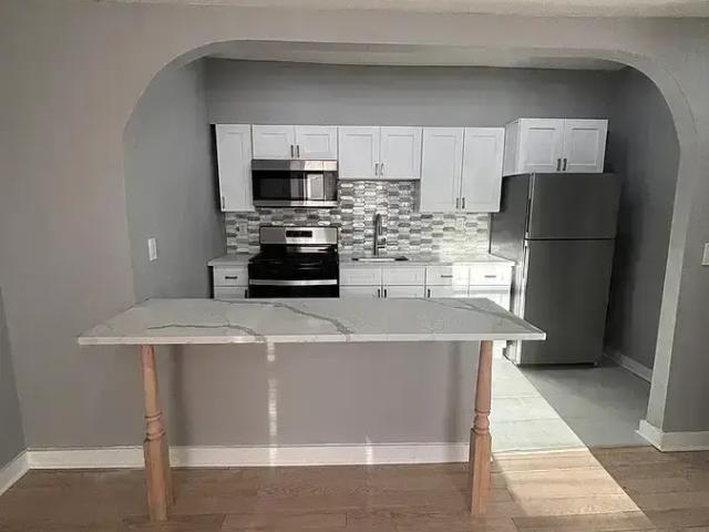 3 BR, 1 BA Apartment 237 Davenport Ave, New Haven, CT 06519