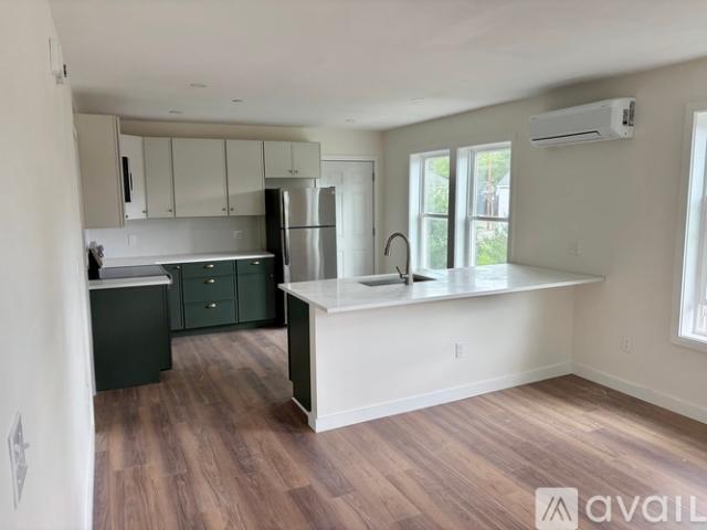 3 BR, 1 BA Apartment 23 Pembroke St, Unit 3, Portland, ME 04103