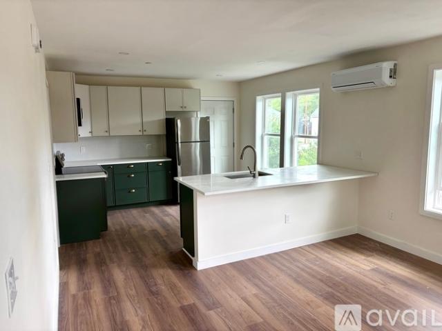 3 BR, 1 BA Apartment 23 Pembroke St, Unit 3, Portland, ME 04103