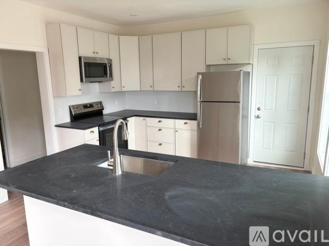 3 BR, 1 BA Apartment 23 Pembroke St, Unit 2, Portland, ME 04103