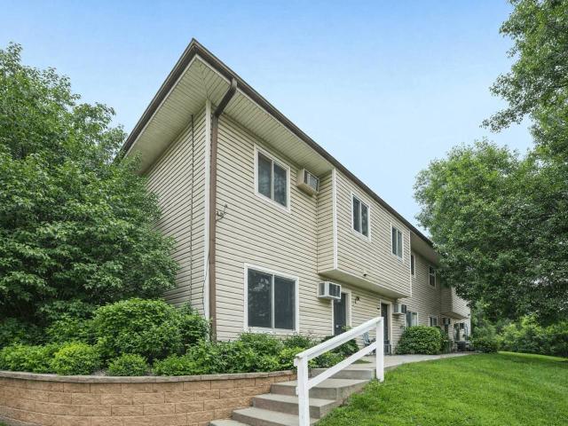 3 BR, 1 BA Apartment 340 Crosstown Blvd Unit 305 306, Chaska, MN 55318