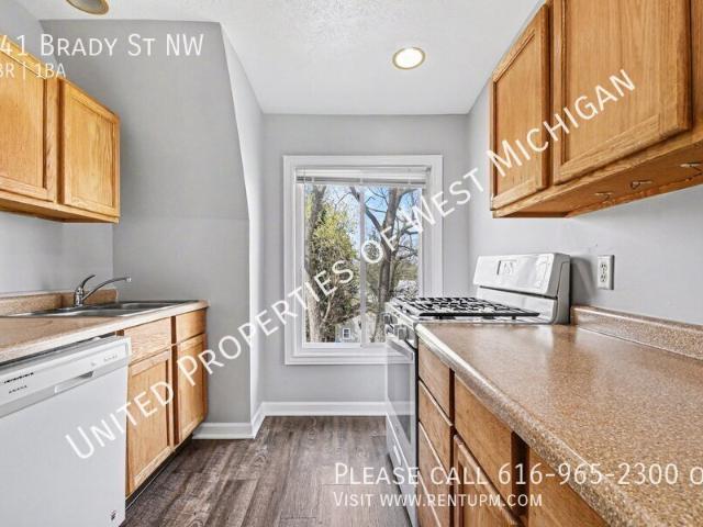 3 BR, 1 BA Apartment 341 Brady St NW, Comstock Park, MI 49321