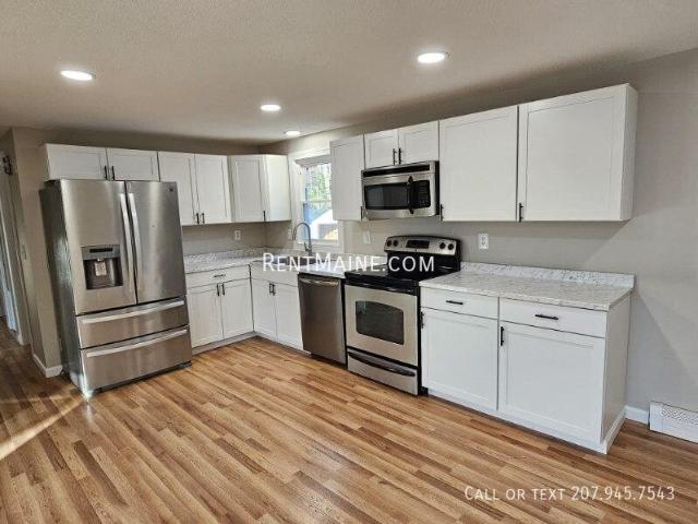 3 BR, 1 BA Apartment 346 Clark Hill Rd Holden, ME 04429