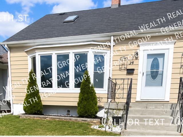 3 BR, 2 BA Apartment 34 Elizabeth st, calumet city, IL 60409