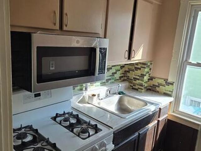 3 BR, 1 BA Apartment 34 Independent St, Unit 2, New Bedford, MA 02744