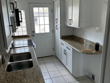 3 BR, 1 BA Apartment 364 Broadmoor Avenue, Unit 364, Pittsburgh, PA 15228