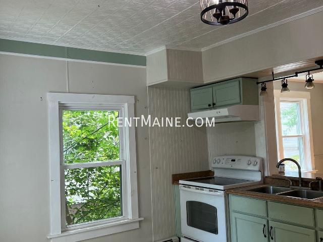 3 BR, 1 BA Apartment 365 Broadway, Bangor, ME 04401