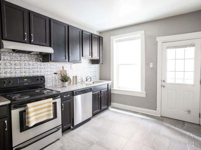 3 BR, 1 BA Apartment 3902 3906 Lindell Boulevard Unit 231 1S, Saint Louis, MO 63108