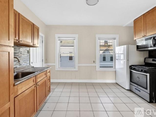 3 BR, 1 BA Apartment 39 Harvard Street, Unit #2, Brockton, MA 02301