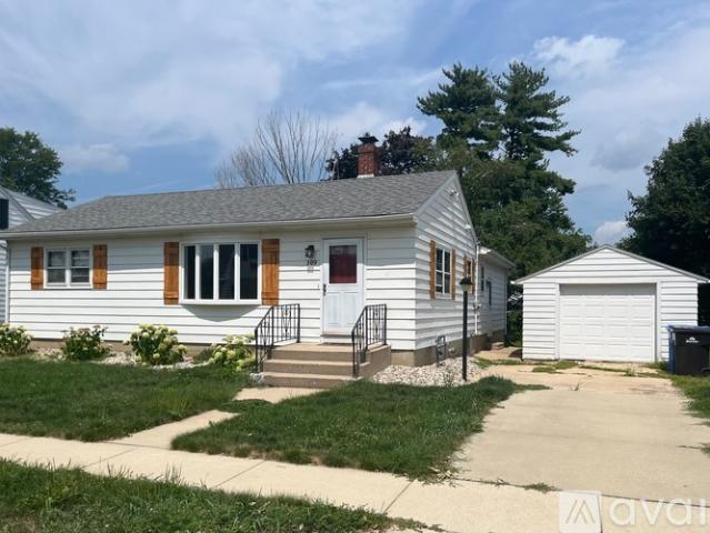 3 BR, 1 BA Apartment 309 4th St, Waunakee, WI 53597