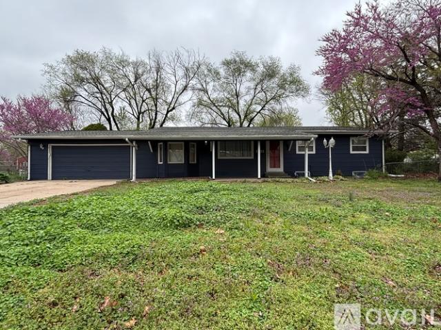 4 BR, 1 BA Apartment 3300 W 8th St N, Wichita, KS 67203