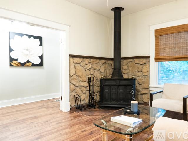 3 BR, 1 BA Apartment 3307 Anderson Avenue, Unit Upper, Manhattan, KS 66503