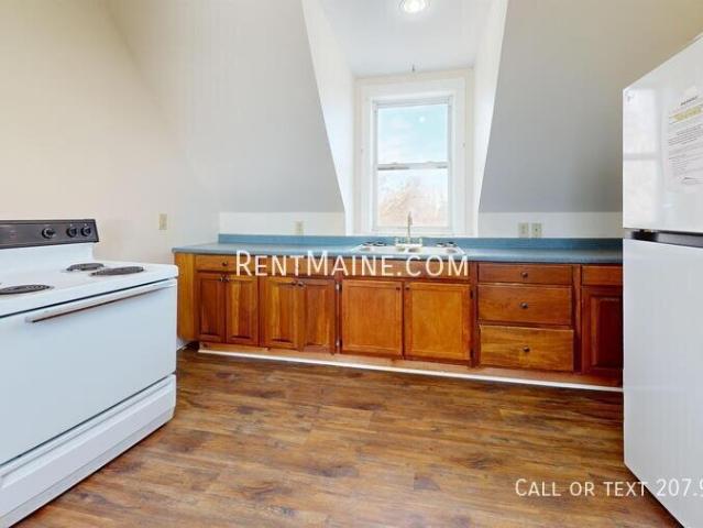 3 BR, 1 BA Apartment 3 Summer Street Apt Waterville, ME 04901