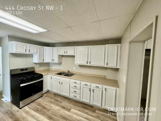 3 BR, 1 BA Apartment 444 Crosby St NW, Grand Rapids, MI 49504