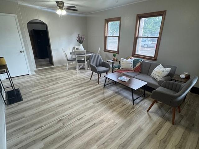 3 BR, 1 BA Apartment 449 South College Avenue, Salina, KS 67401