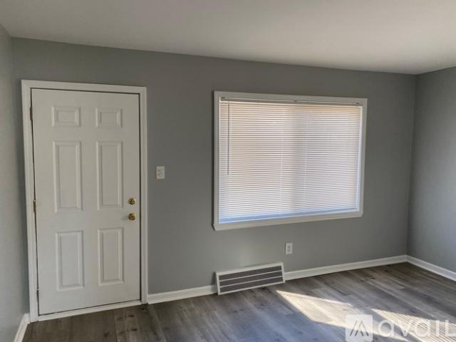 3 BR, 1 BA Apartment 4518 Madison Street, Dearborn Heights, MI 48125